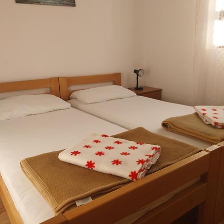 Apartmani Mile Krk Town Eksteriør bilde