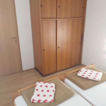 Apartmani Mile Krk Town Eksteriør bilde