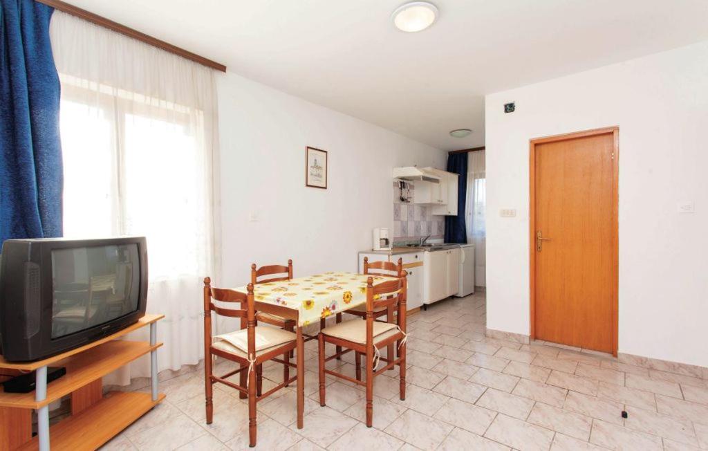 Apartmani Mile Krk Town Eksteriør bilde