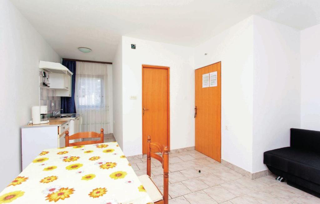 Apartmani Mile Krk Town Eksteriør bilde